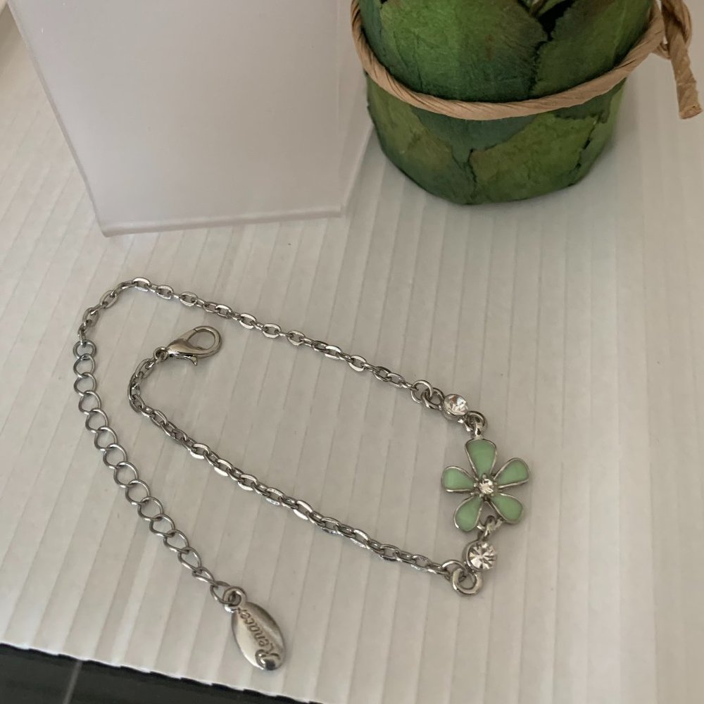 NWOT Flower Anklet with Enamel Flower